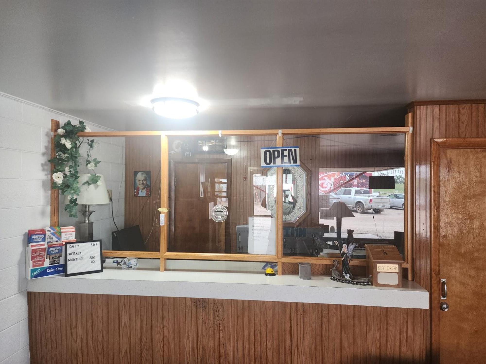 1St Inn By Oyo Quinter Hwy 70 Ks Exterior foto